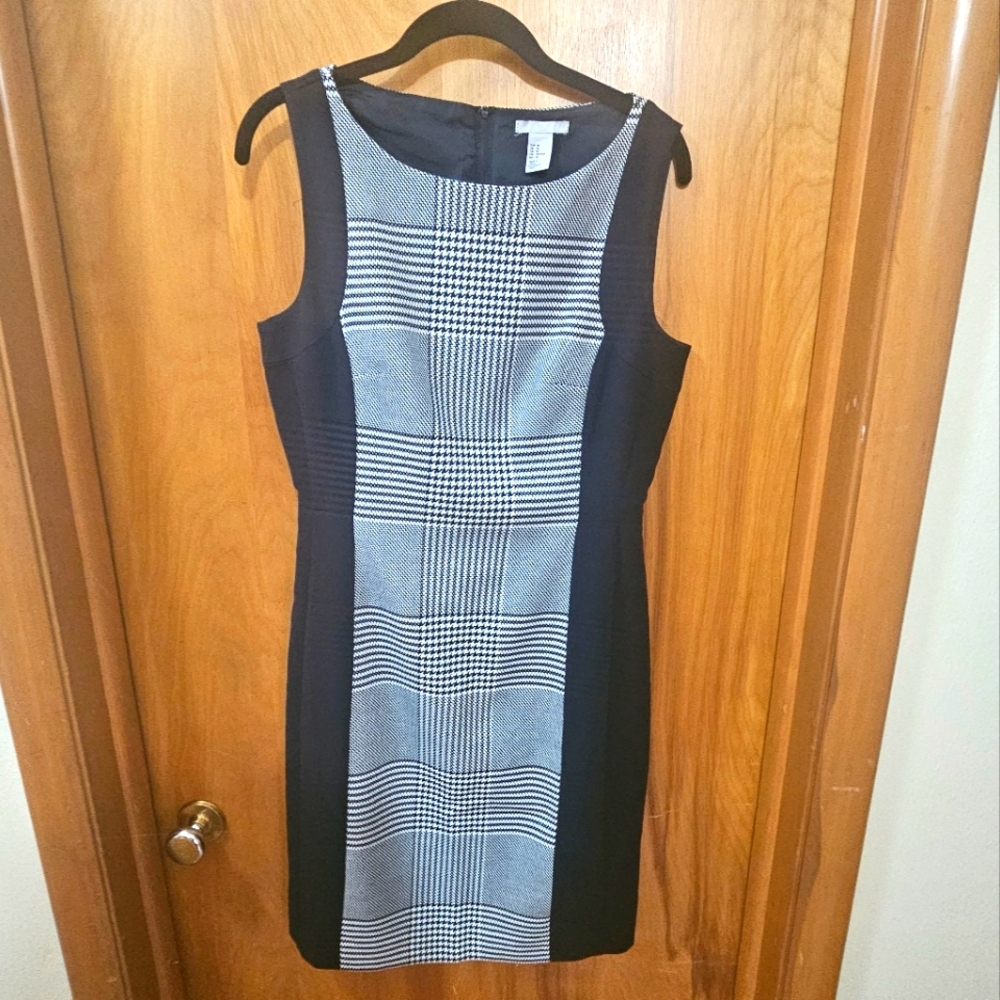 Size 10 black and white sleeveless work or buisness formal dress